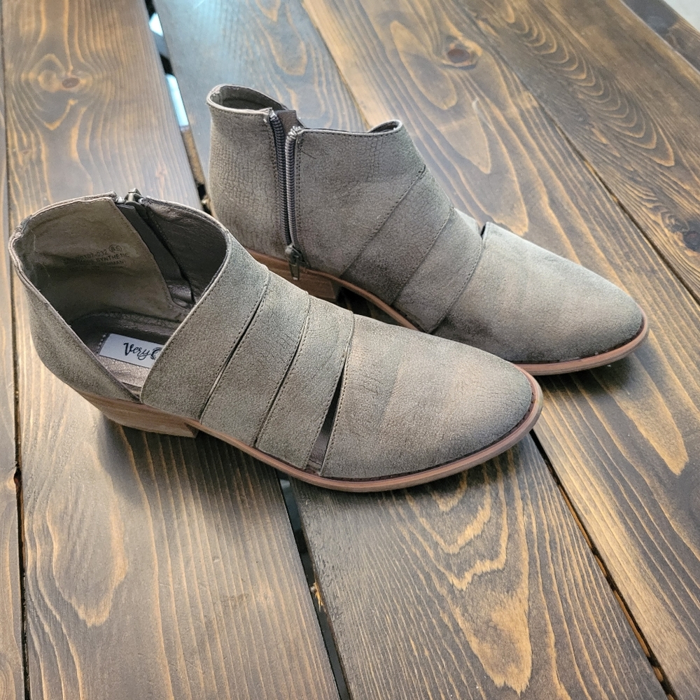 Boots - Picture 2 of 4